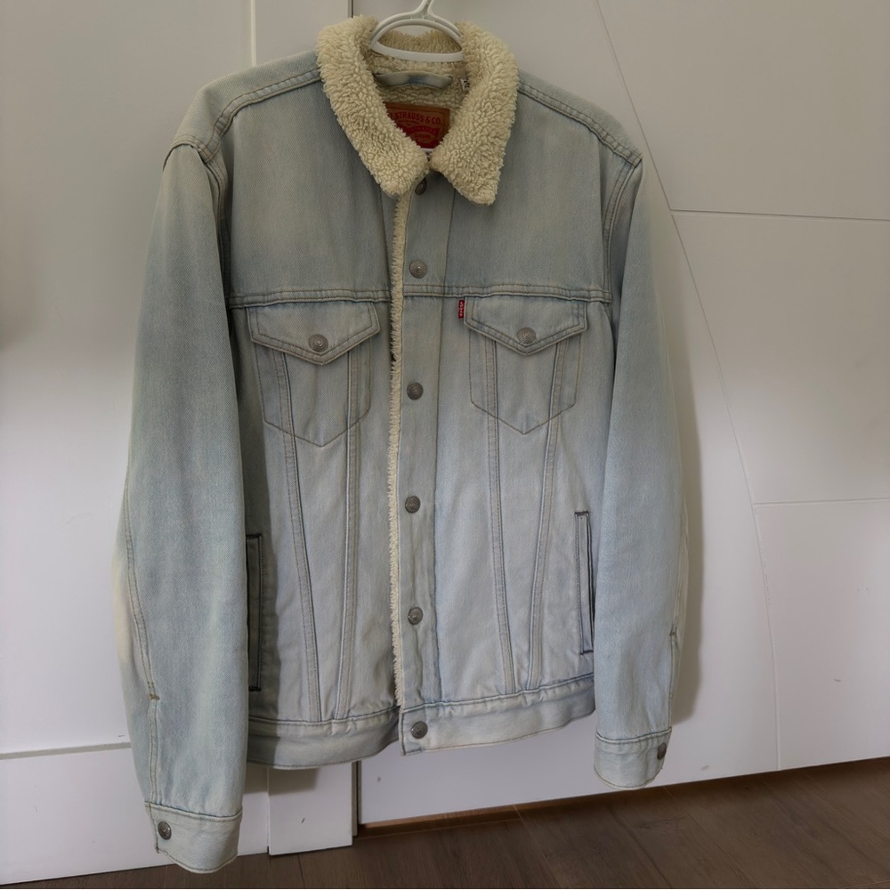 Levi's Type III Sherpa Trucker Jacket (Light Blue Wash)